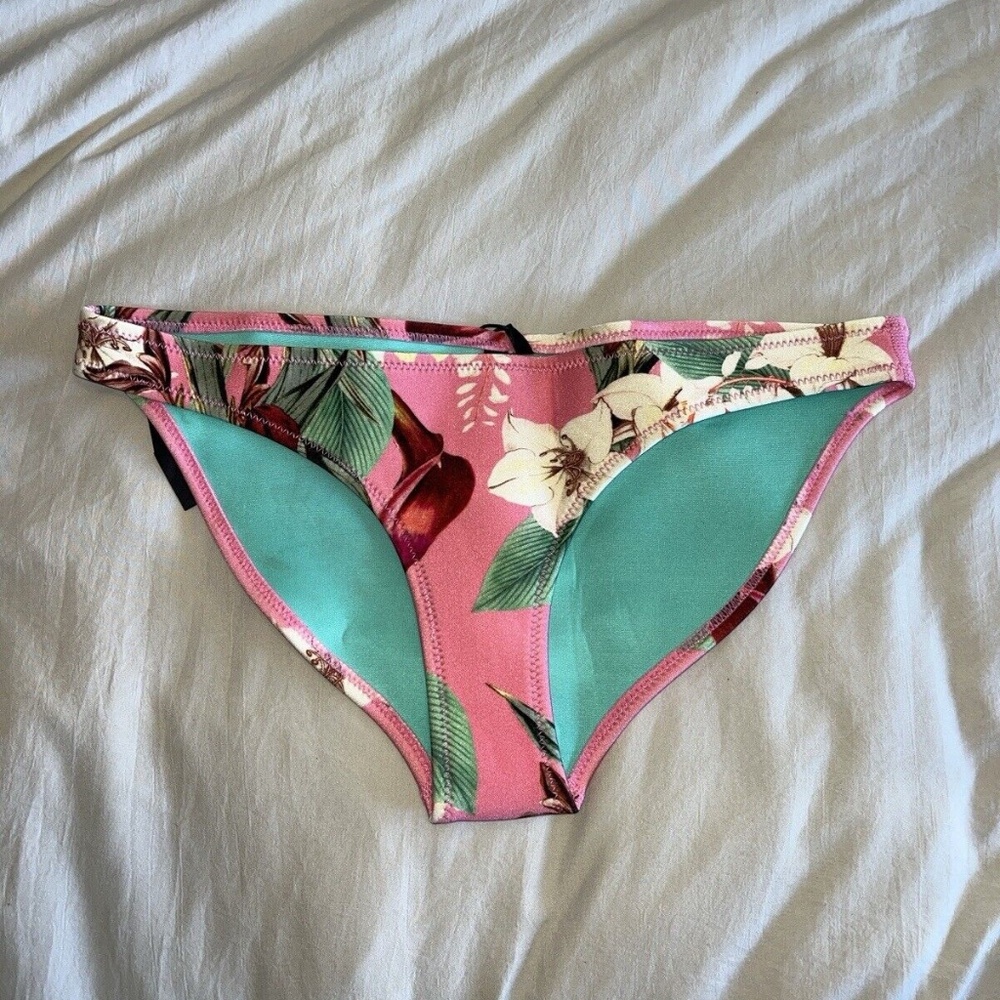 NWT! Women's Triangl Bikini Bottom Neoprene Pink Floral. Size: Large